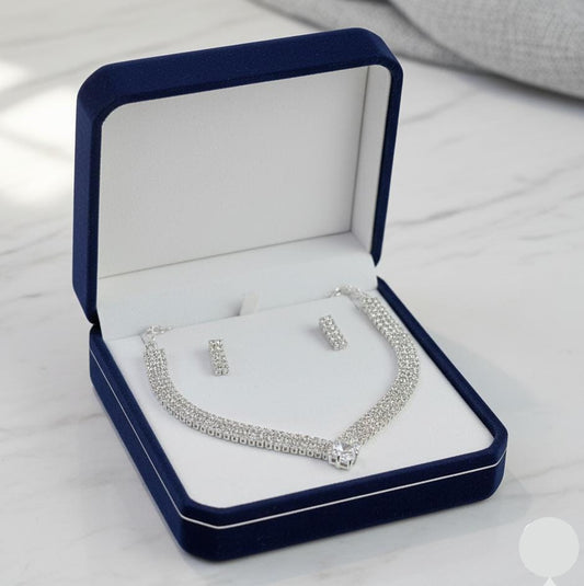 Casual earring and necklace set