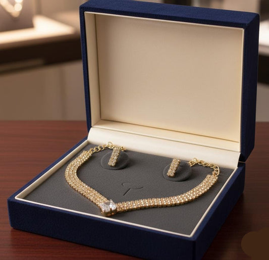 Casual earring and necklace set