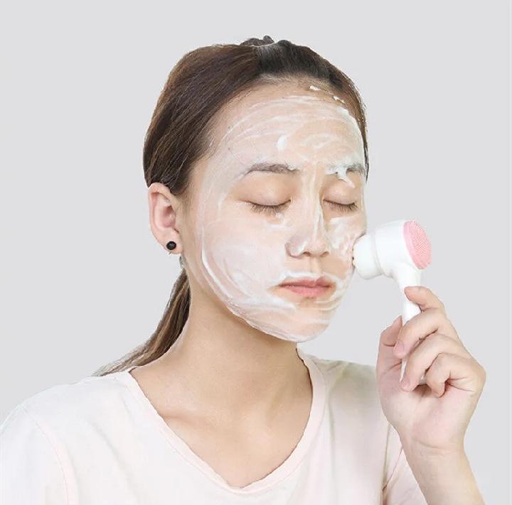 Facial Cleansing Massager Brush